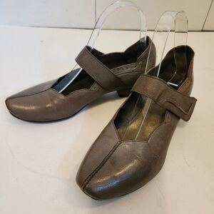 EUC FIDJI LEATHER MARY JANES TAUPE/BROWN SIZE 37